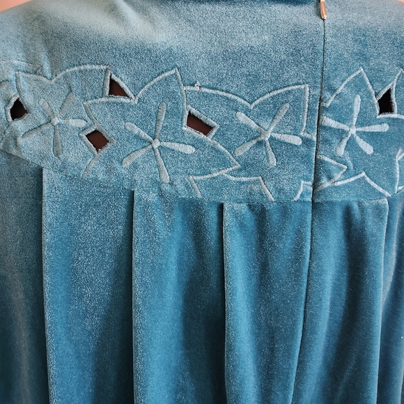 Vintage 80's teal velvet kaftan/moomoo style housecoat - Picture 6 of 6